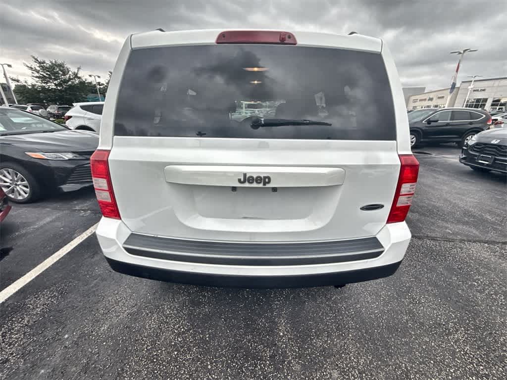 Thumbnail: 2016 Jeep Patriot - 11