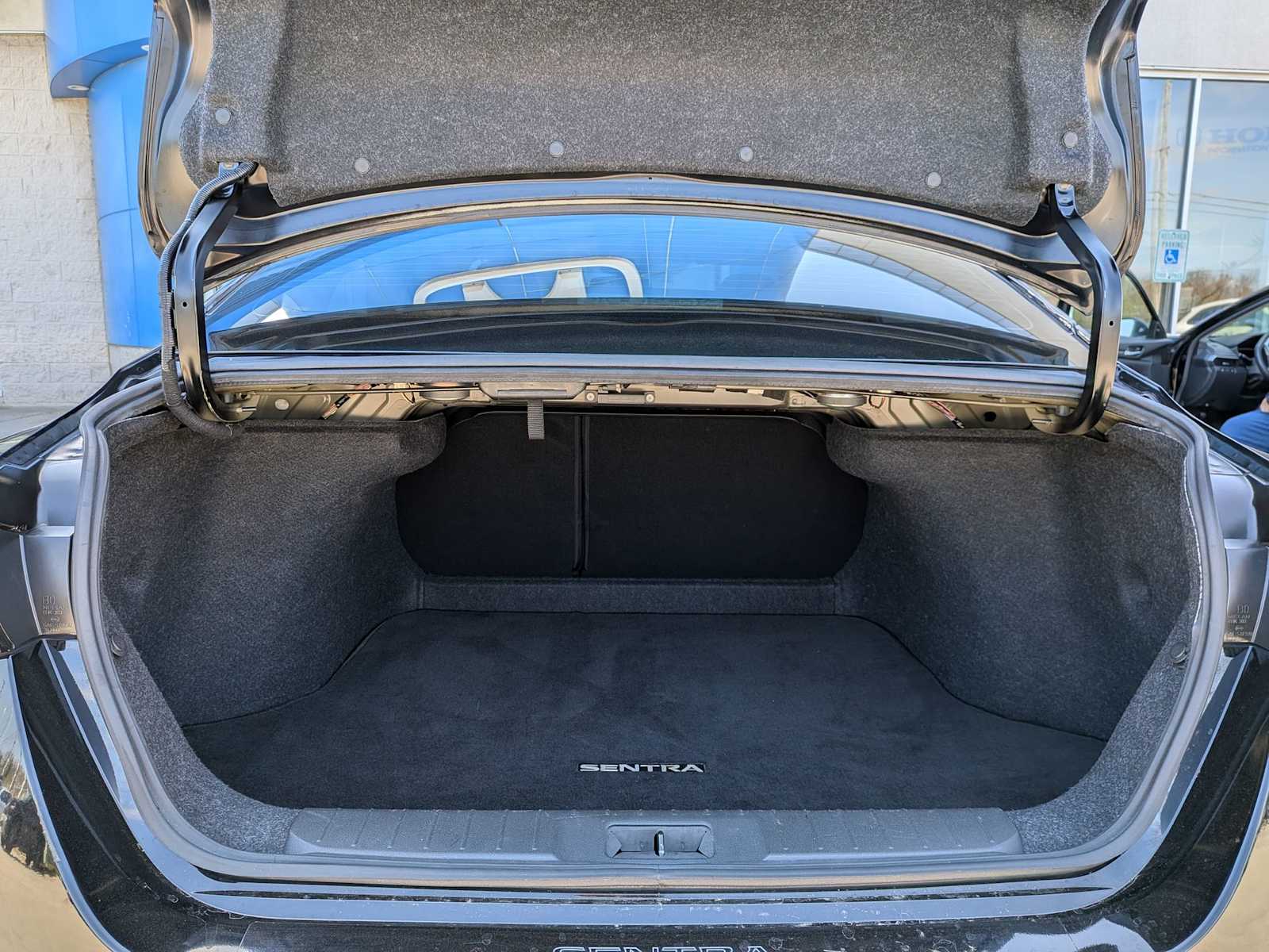 Thumbnail: 2021 Nissan Sentra - 31