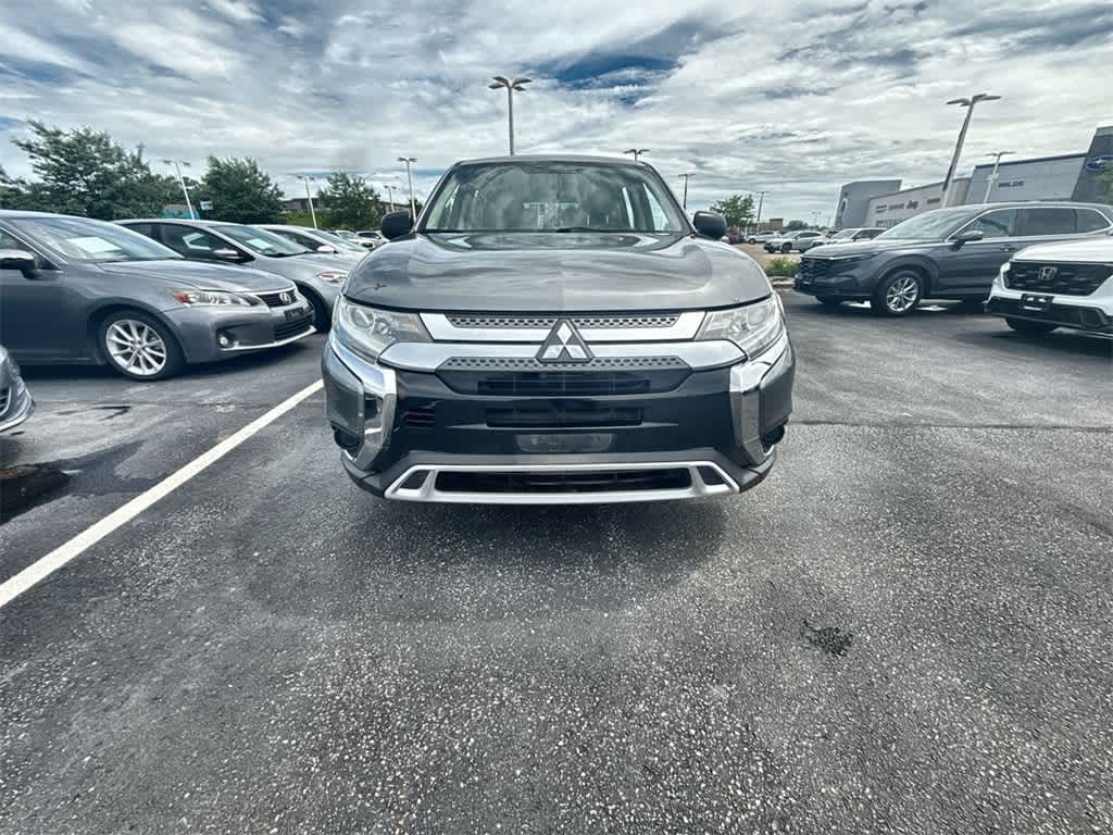 Thumbnail: 2020 Mitsubishi Outlander - 10