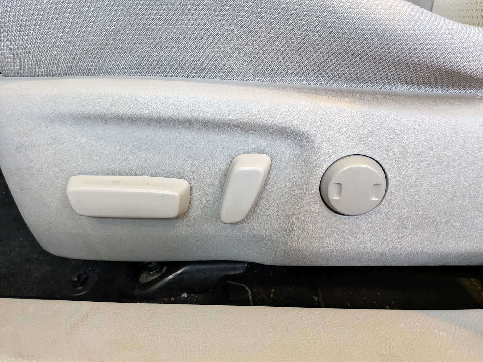 Thumbnail: 2013 Toyota Camry - 16