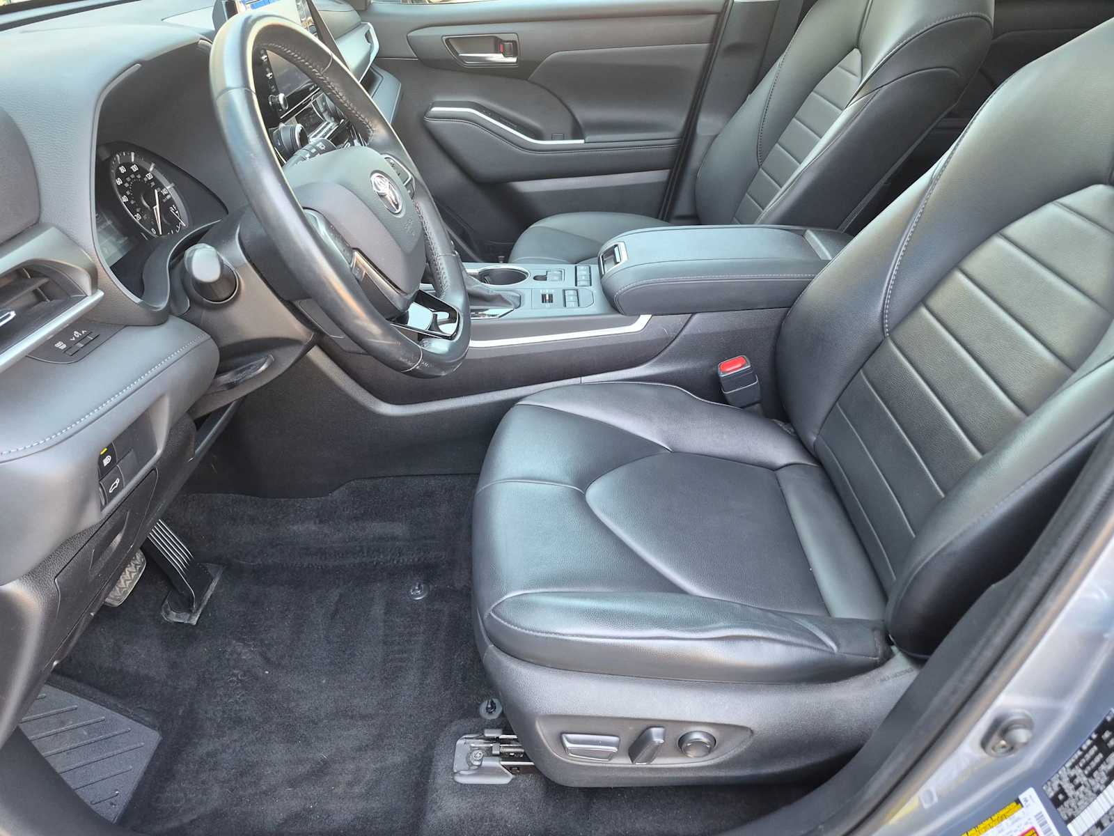 Thumbnail: 2021 Toyota Highlander - 14