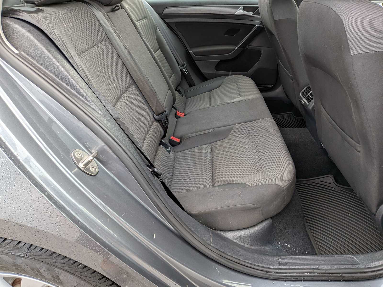 Thumbnail: 2019 Volkswagen e-Golf - 18