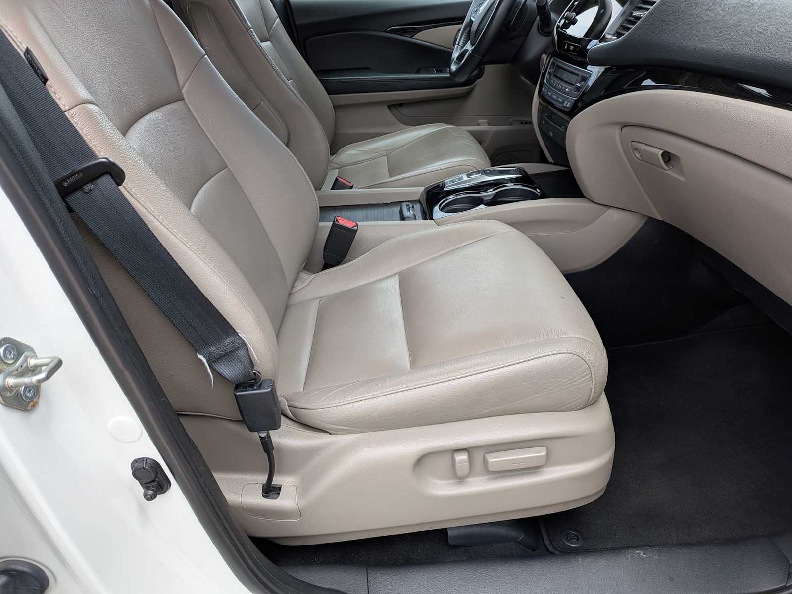 Thumbnail: 2019 Honda Pilot - 21
