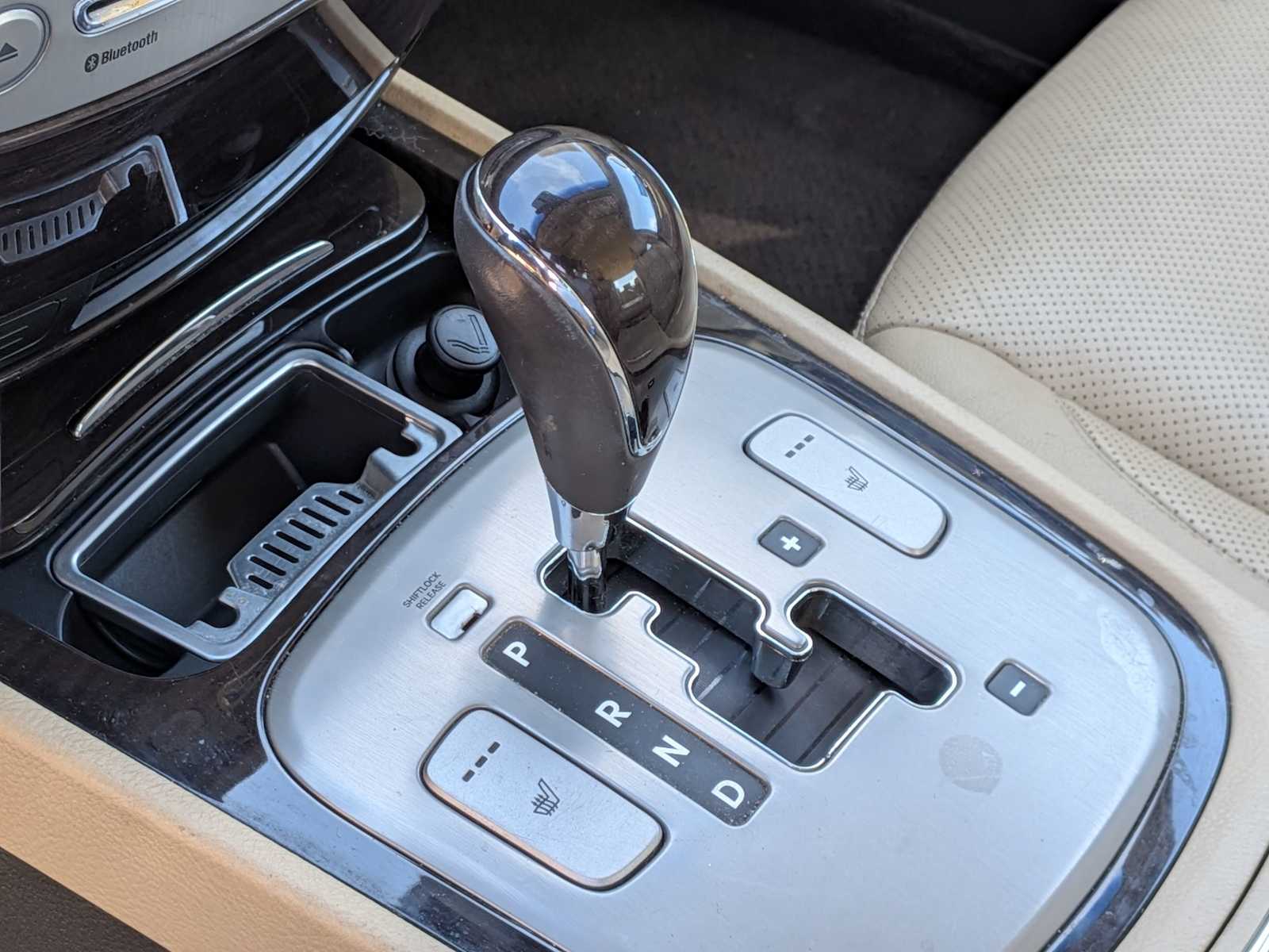 Thumbnail: 2011 Hyundai Genesis - 25