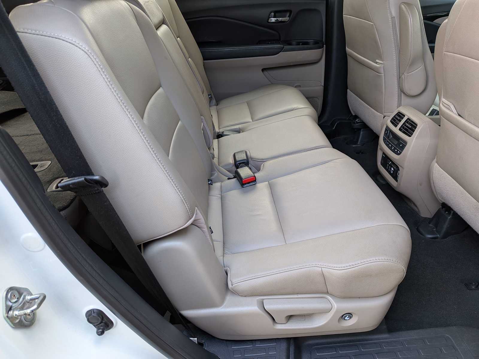 Thumbnail: 2019 Honda Pilot - 19