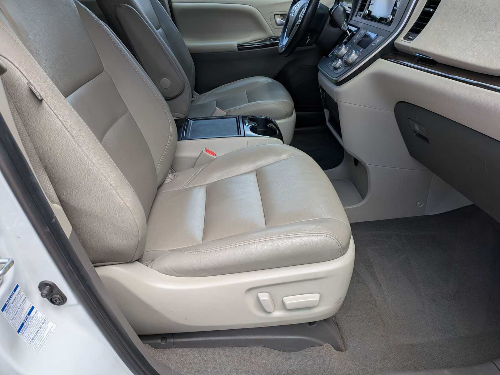 Thumbnail: 2020 Toyota Sienna - 19