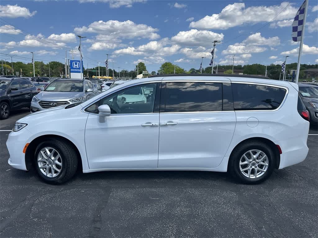 Used 2022 Chrysler Pacifica Touring L with VIN 2C4RC1BG1NR117811 for sale in Waukesha, WI