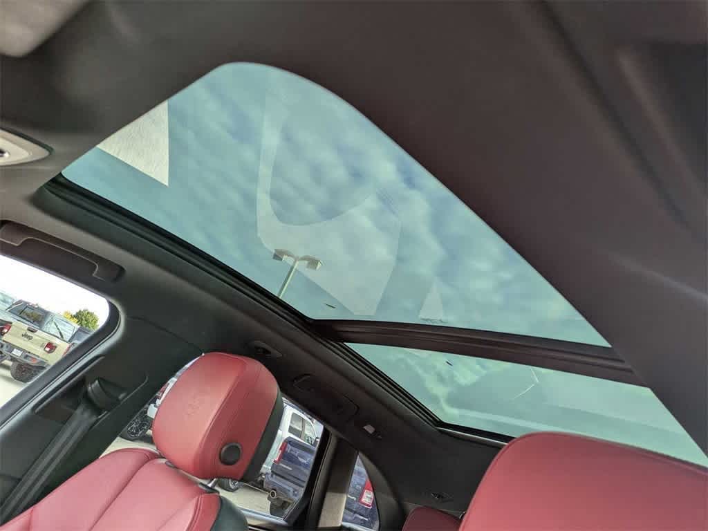 Thumbnail: 2021 Porsche Macan - 18