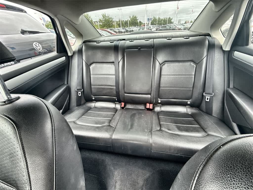 Thumbnail: 2013 Volkswagen Passat - 20