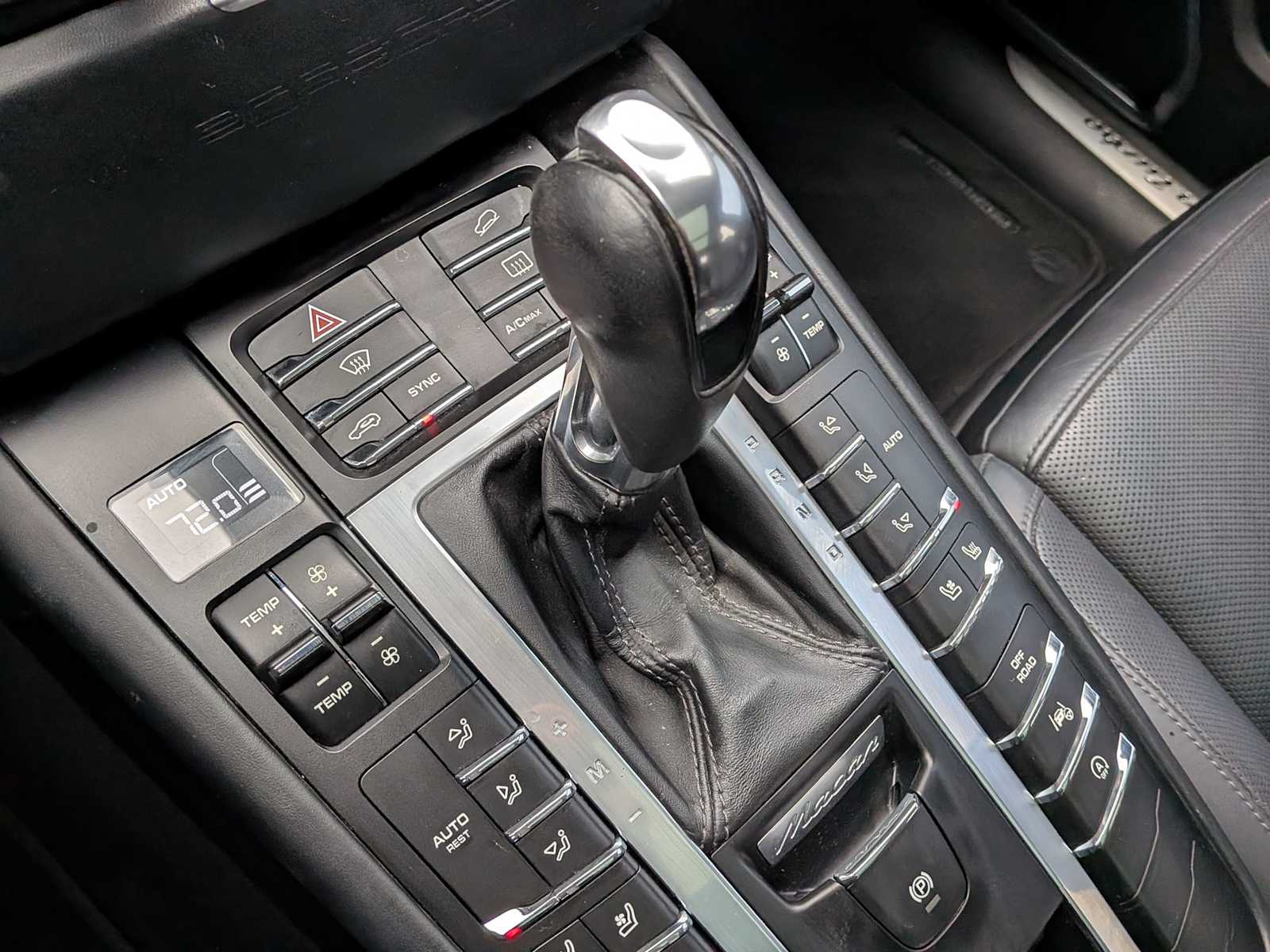 Thumbnail: 2016 Porsche Macan - 31