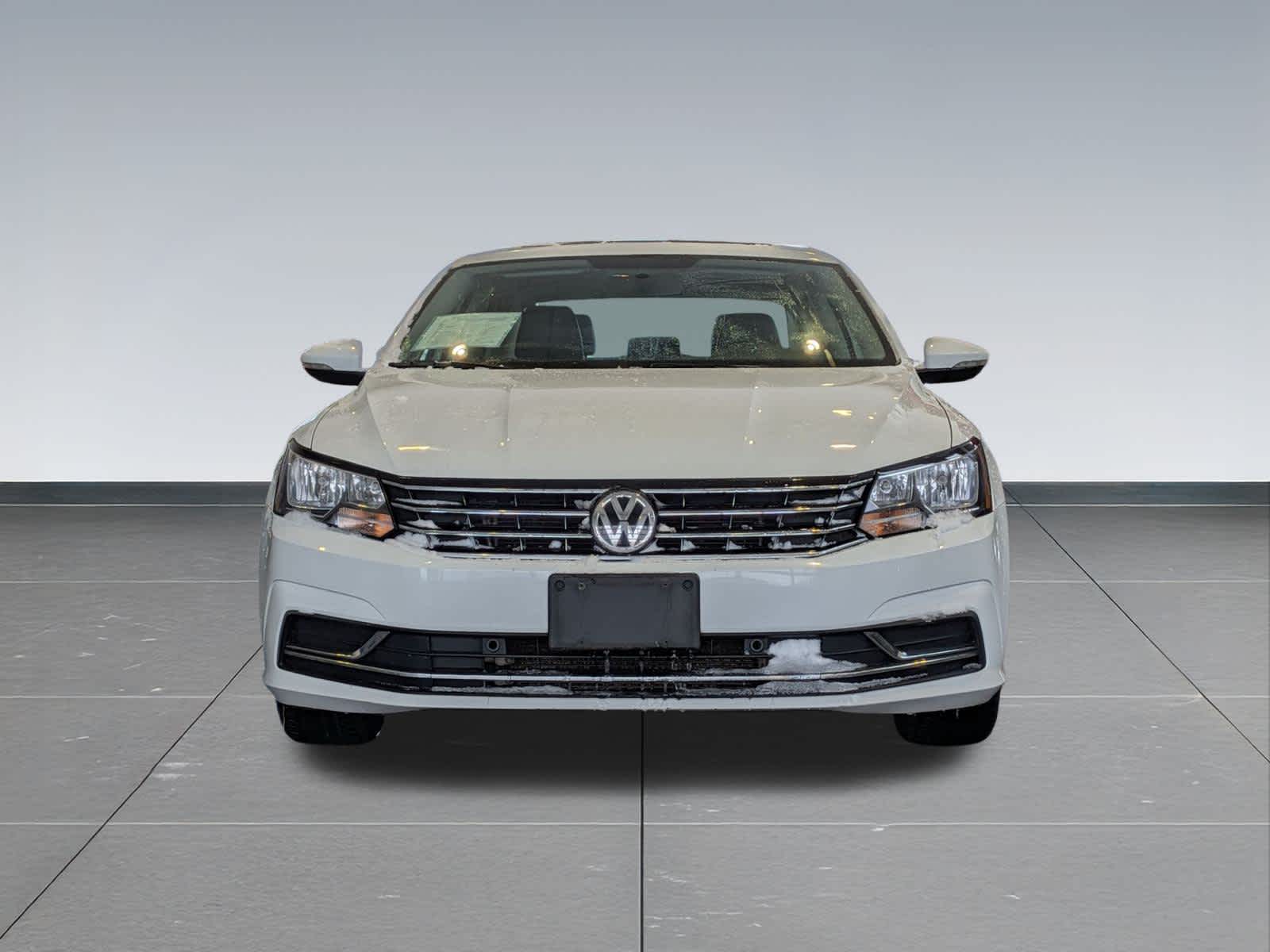 Thumbnail: 2018 Volkswagen Passat - 9