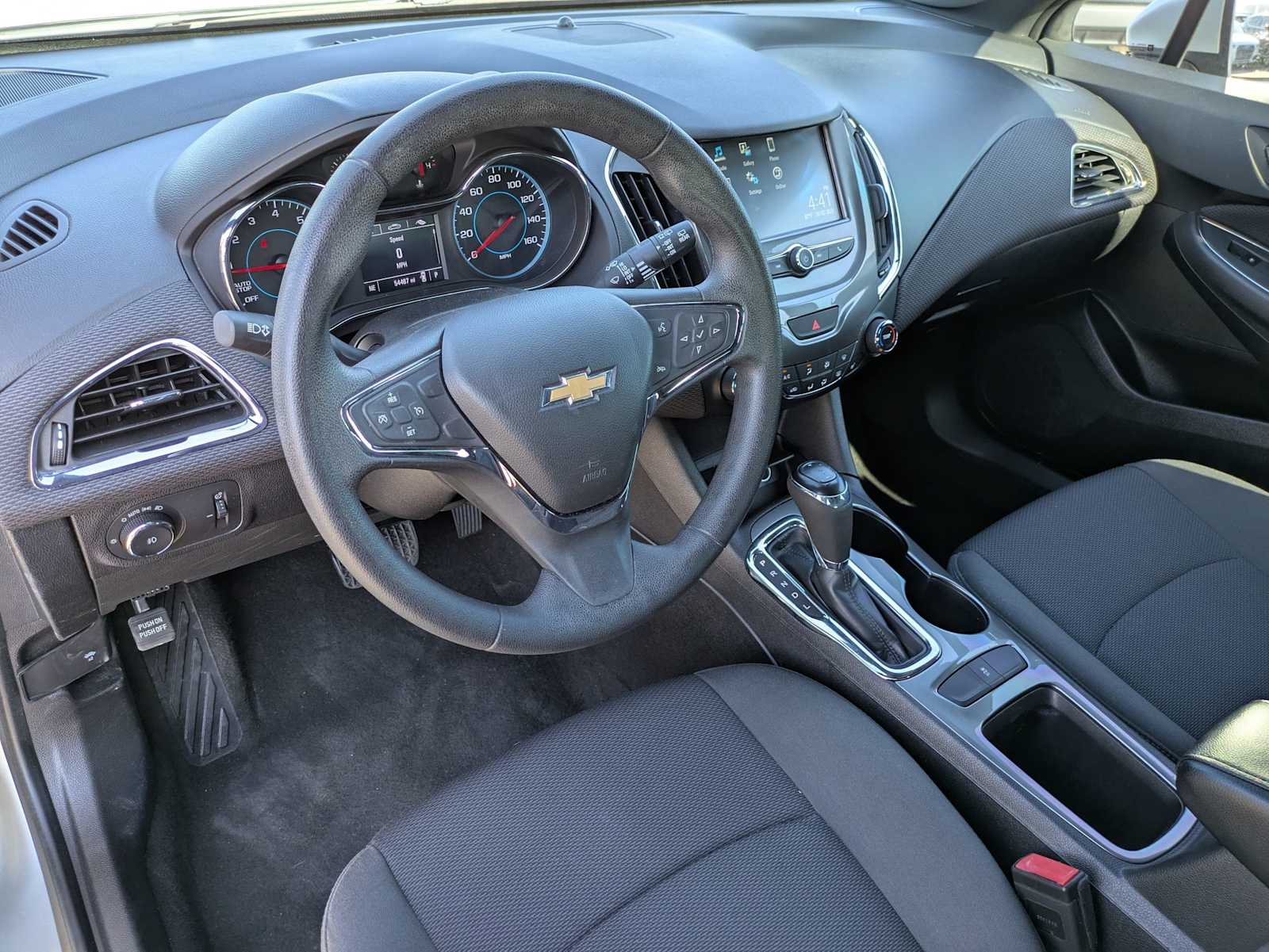2017 Chevrolet Cruze LT photo 2