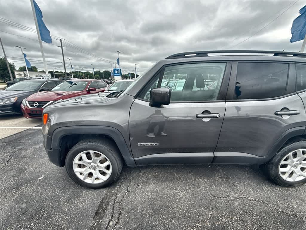 Thumbnail: 2017 Jeep Renegade - 3