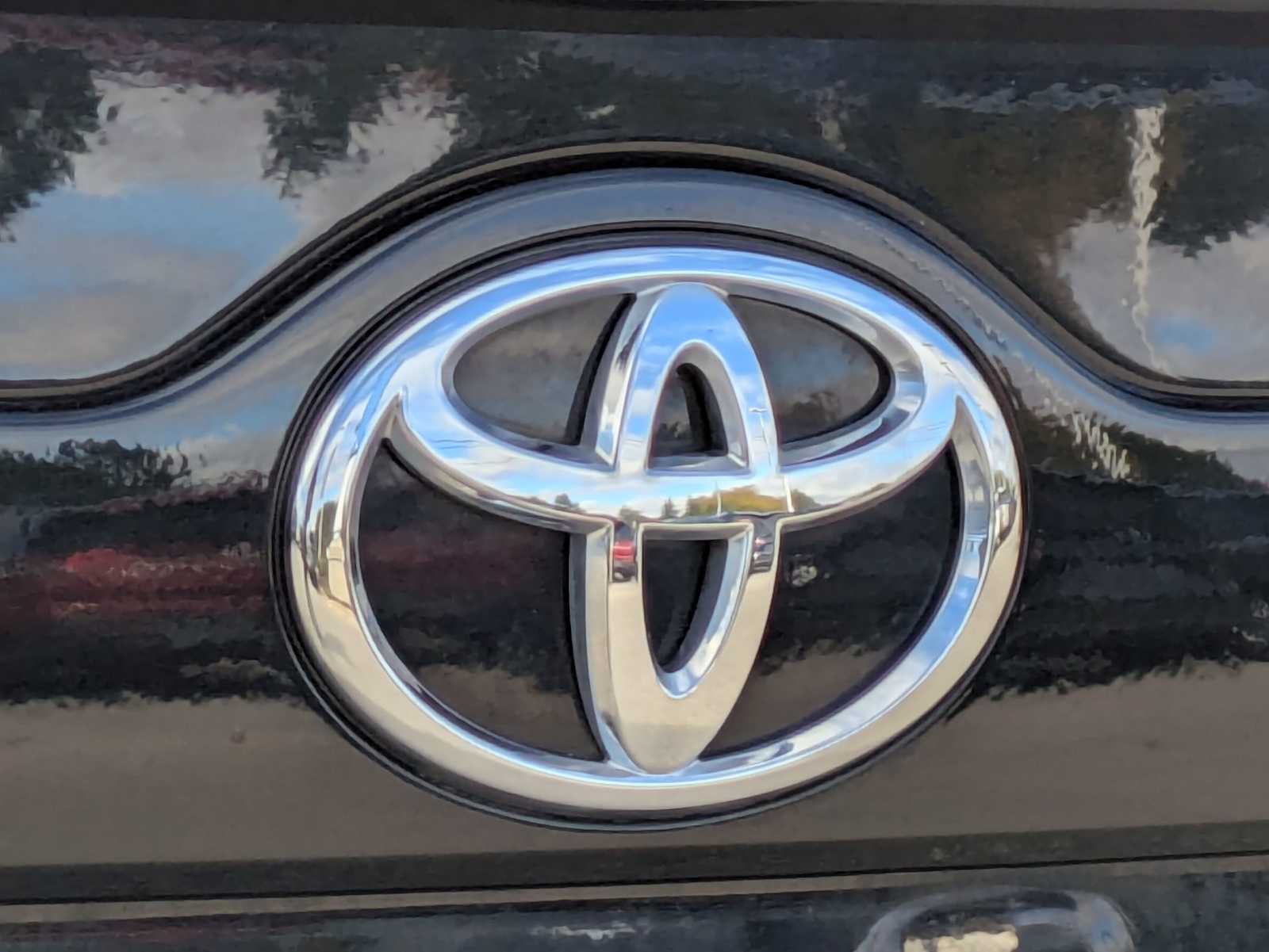 Thumbnail: 2014 Toyota Camry - 11