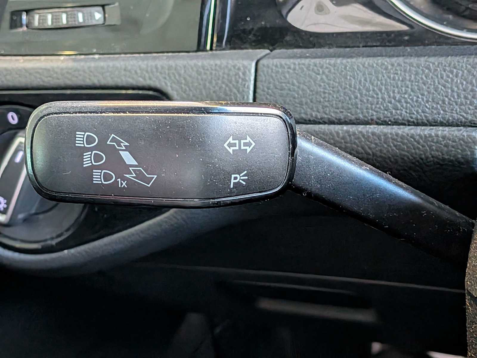 Thumbnail: 2015 Volkswagen Golf - 24