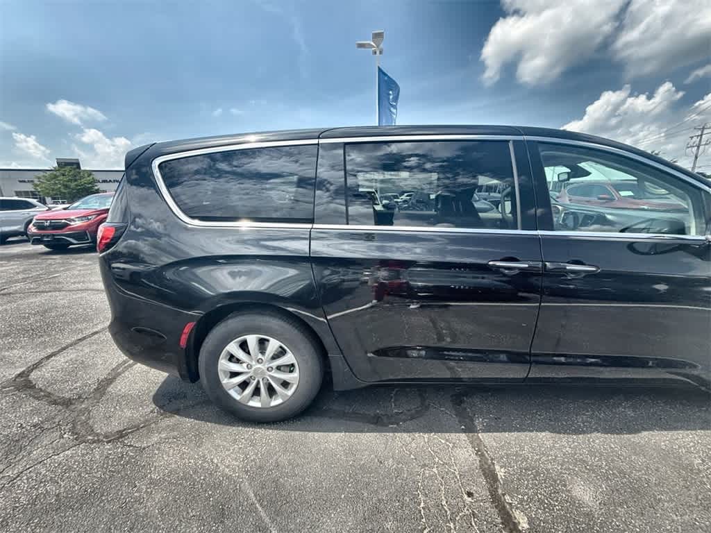 Thumbnail: 2018 Chrysler Pacifica - 6