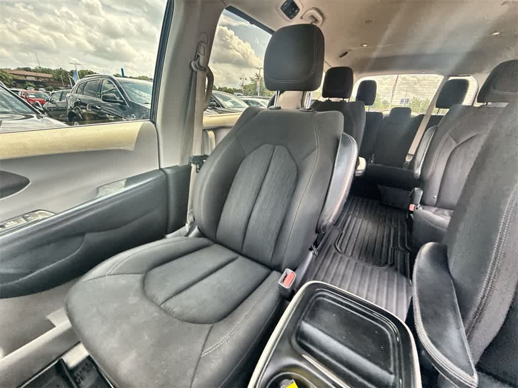 Thumbnail: 2018 Chrysler Pacifica - 21