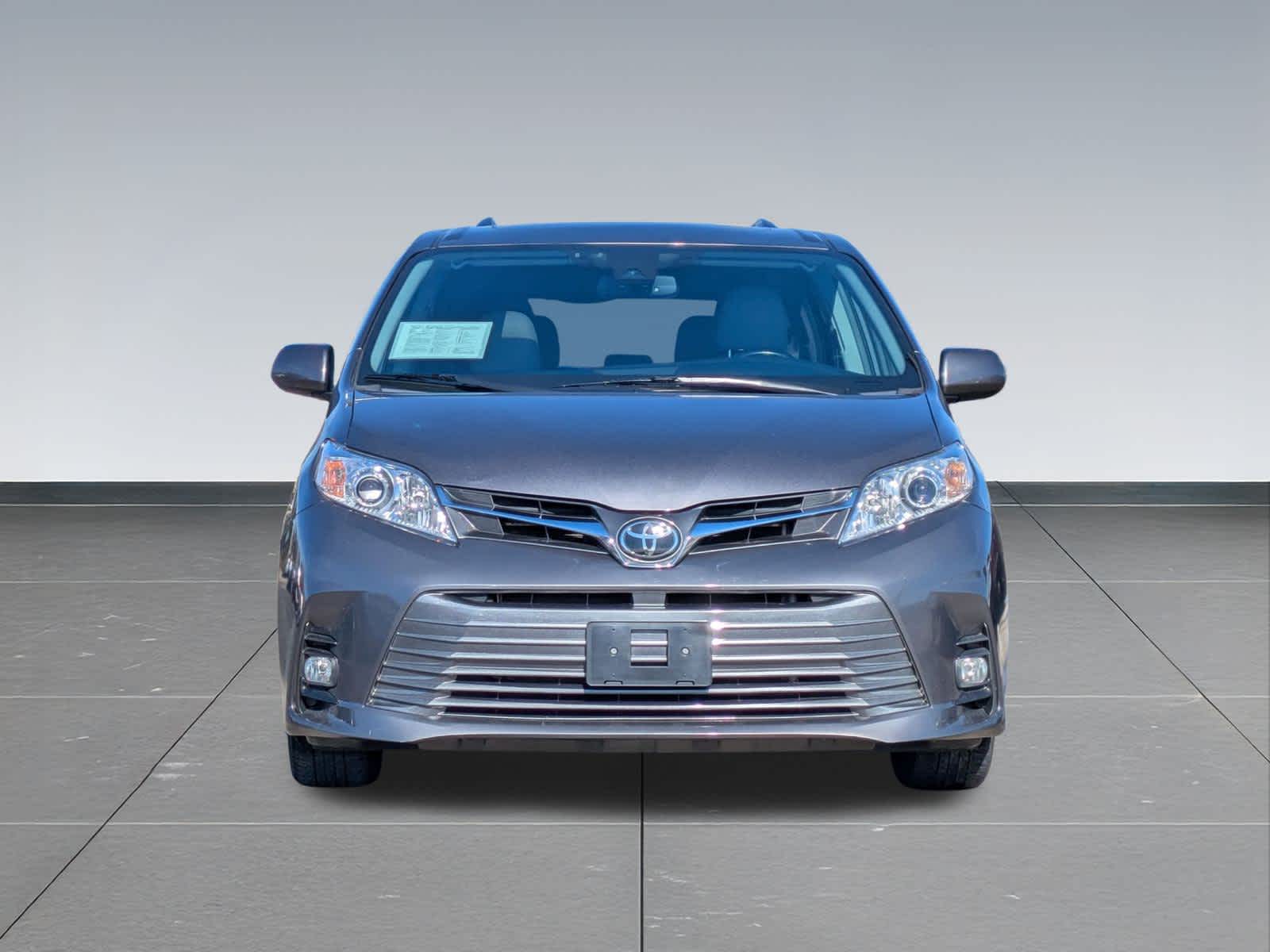 Thumbnail: 2019 Toyota Sienna - 9