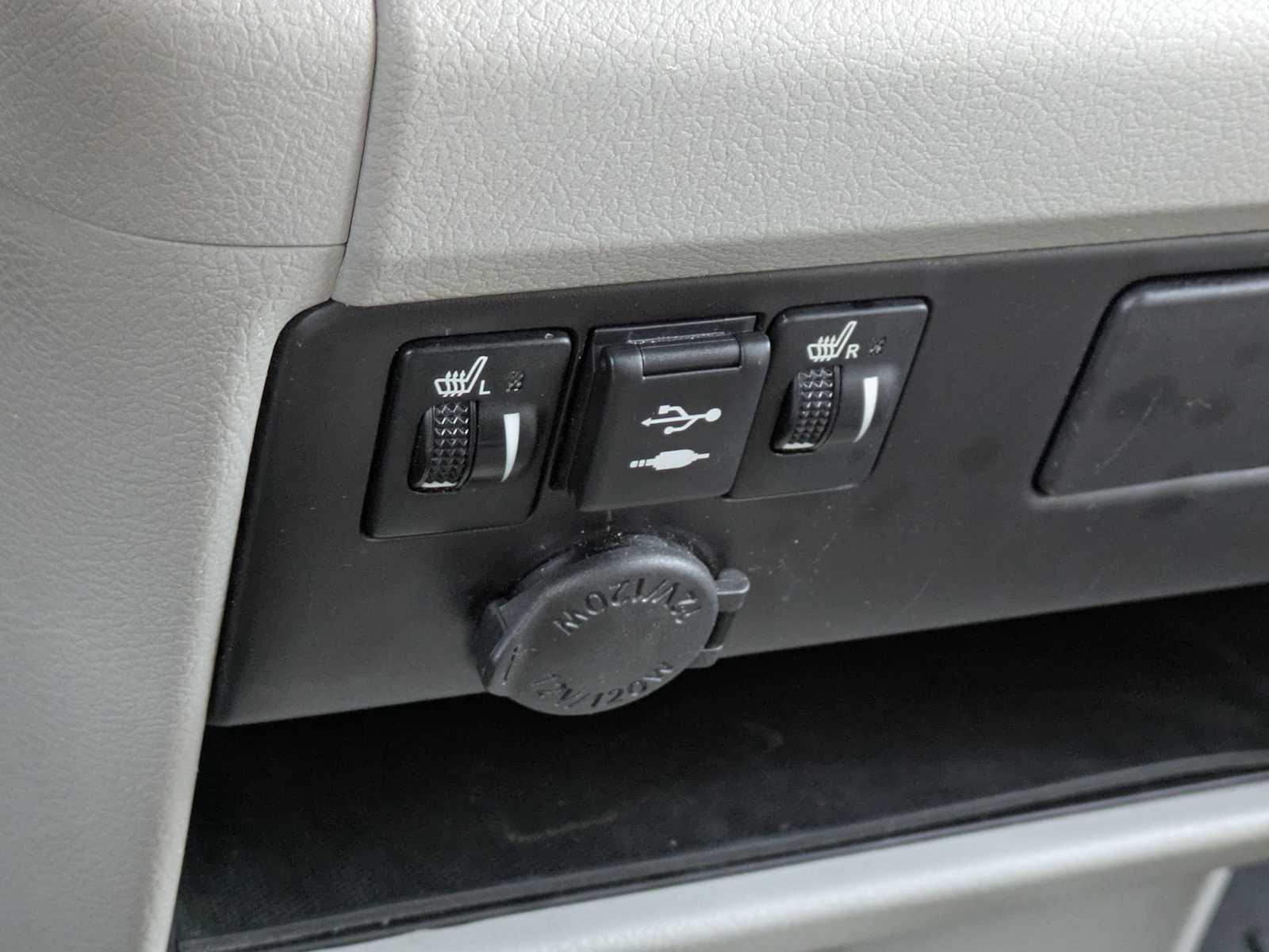 Thumbnail: 2019 Toyota Sienna - 29