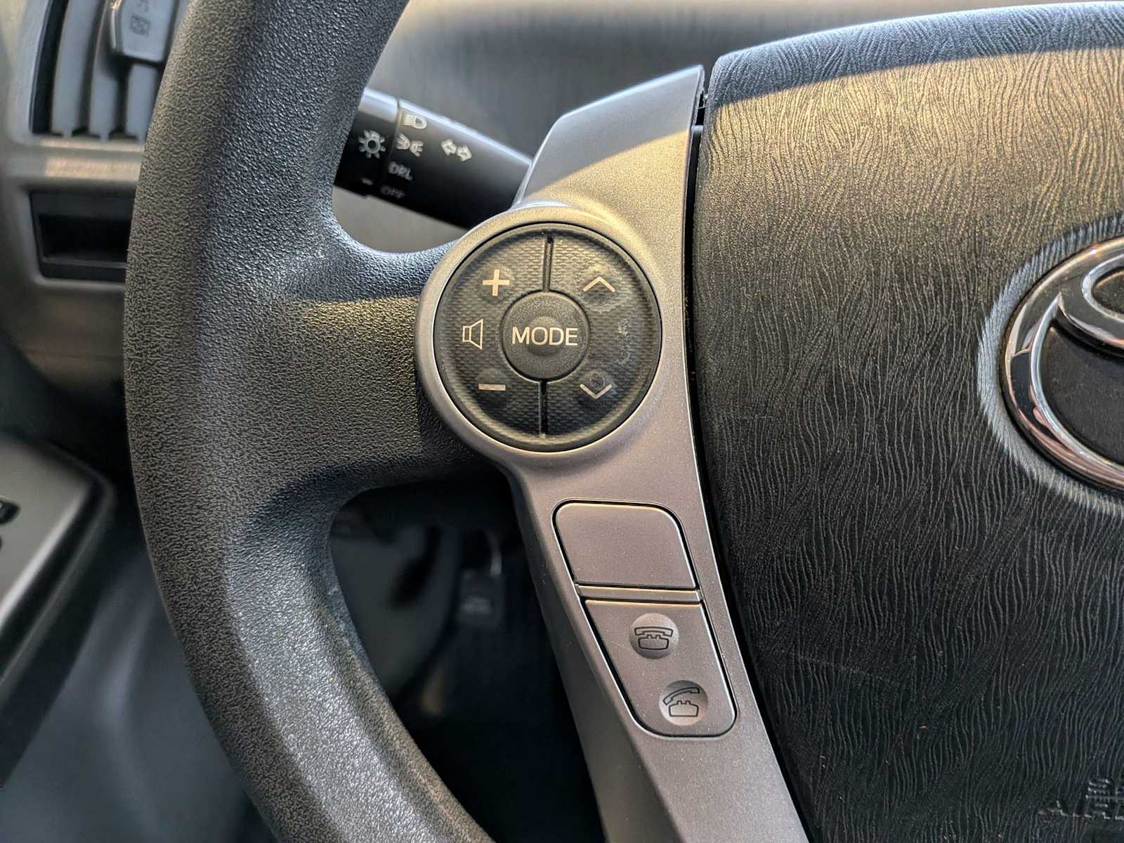 Thumbnail: 2014 Toyota Prius v - 21