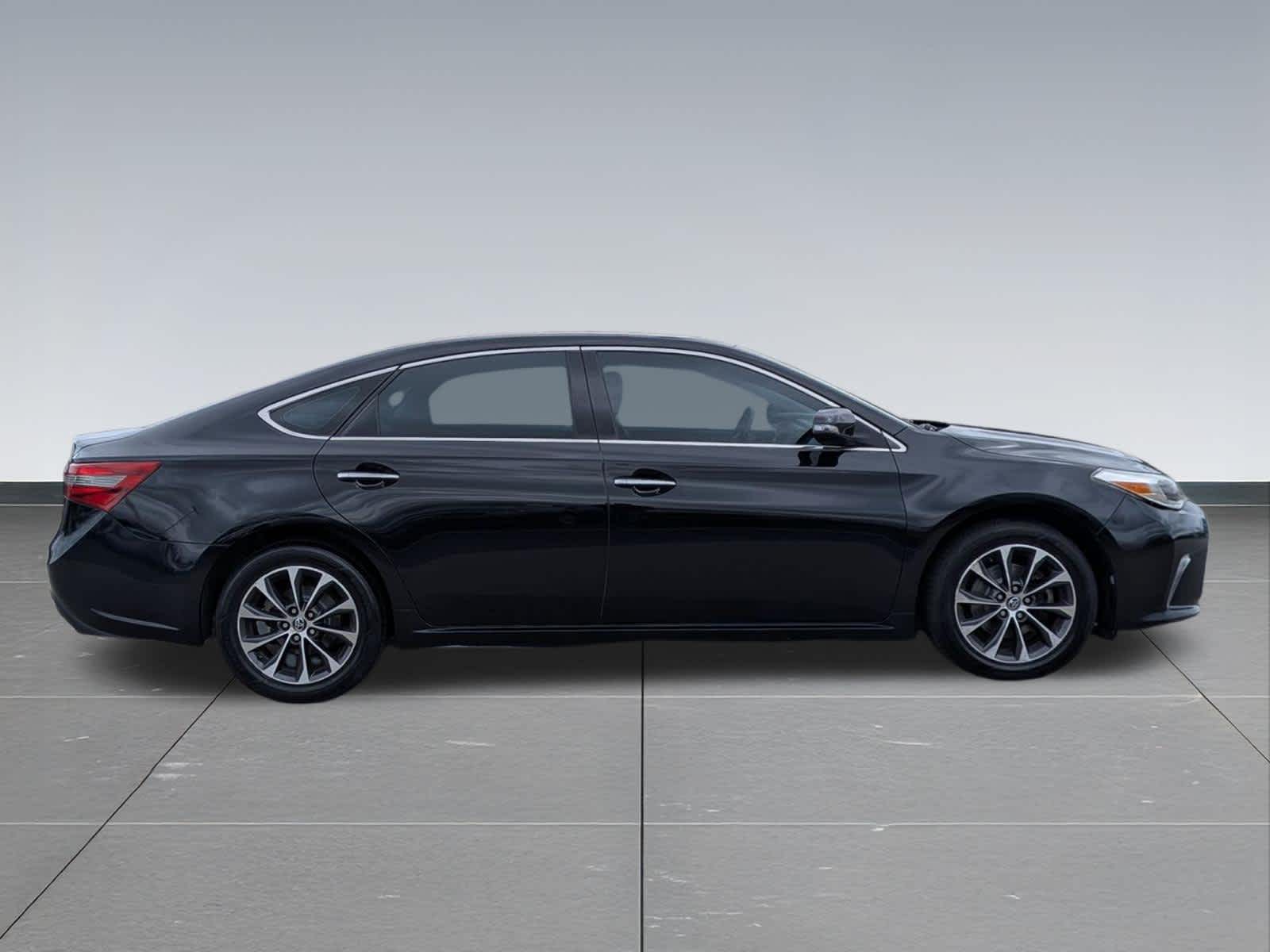 Thumbnail: 2016 Toyota Avalon - 7