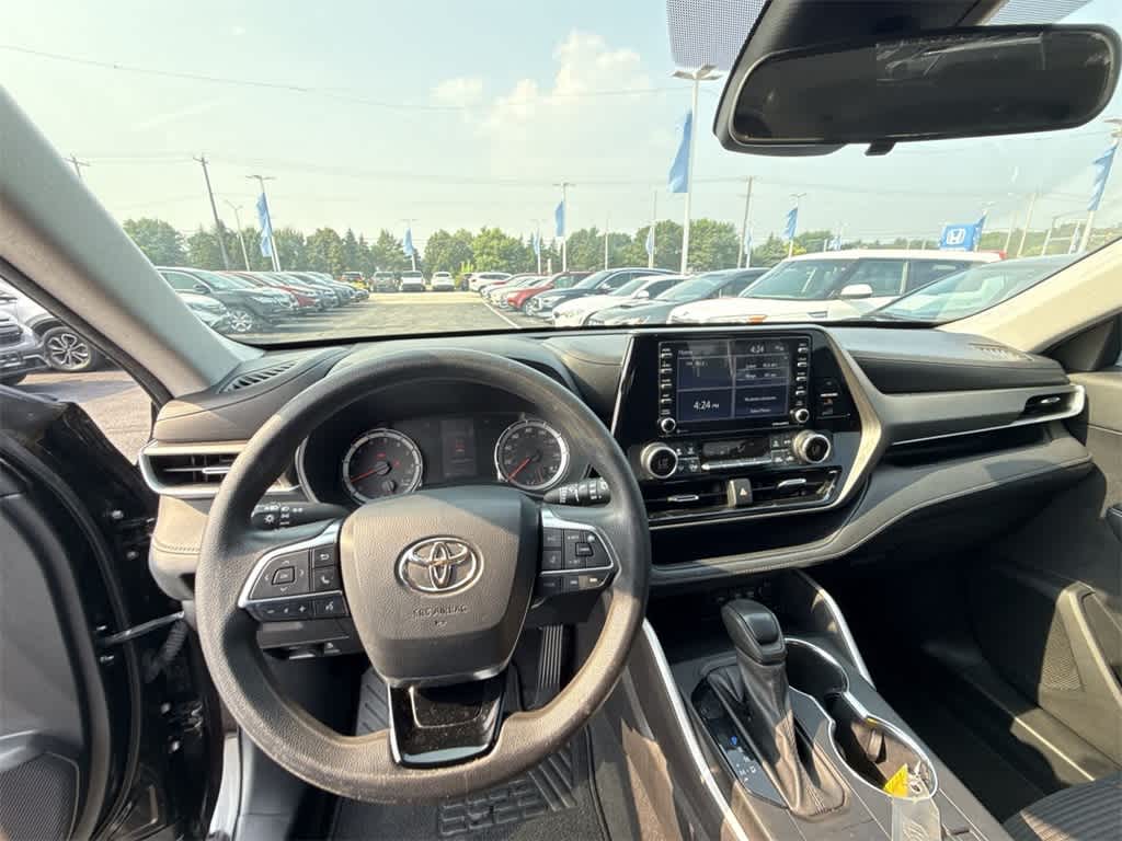 Thumbnail: 2021 Toyota Highlander - 14