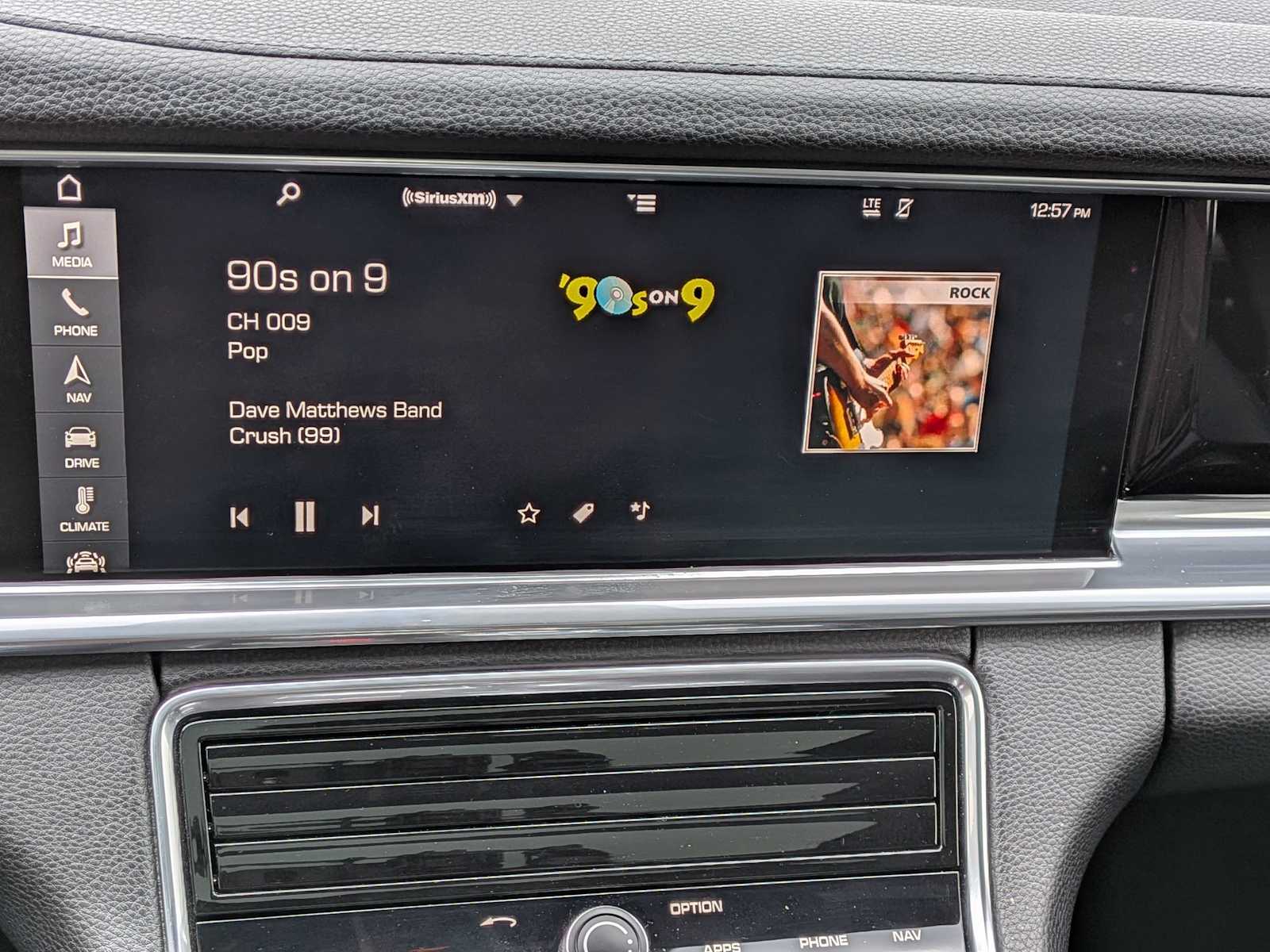 Thumbnail: 2017 Porsche Panamera - 28