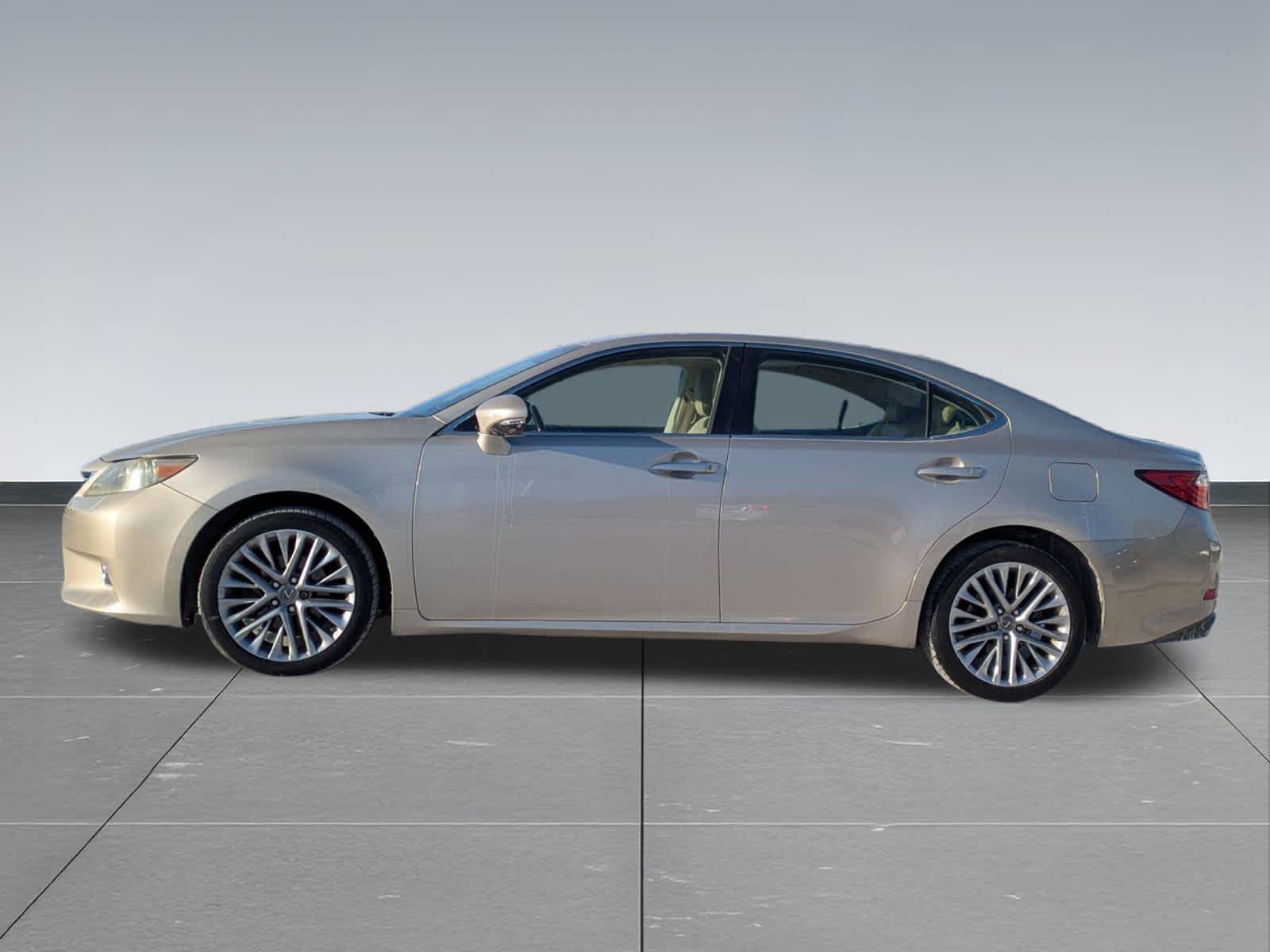 Thumbnail: 2013 Lexus ES - 3