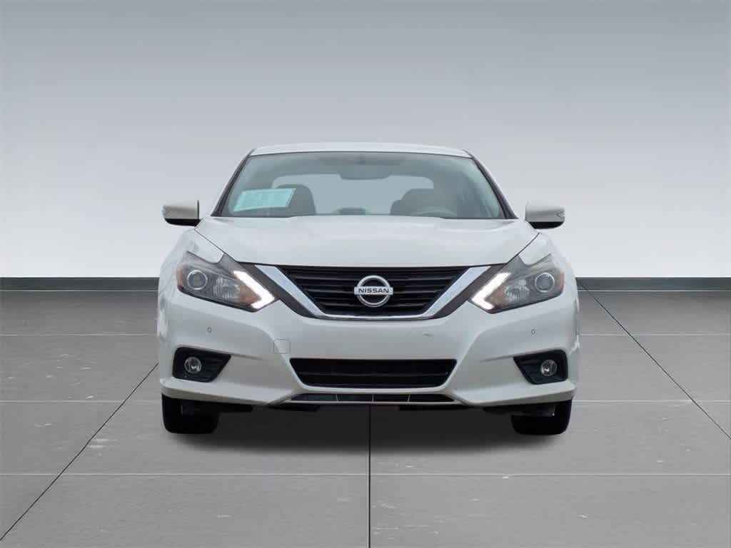 Thumbnail: 2016 Nissan Altima - 9