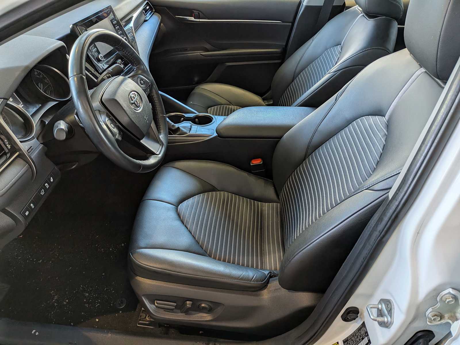 Thumbnail: 2022 Toyota Camry - 15