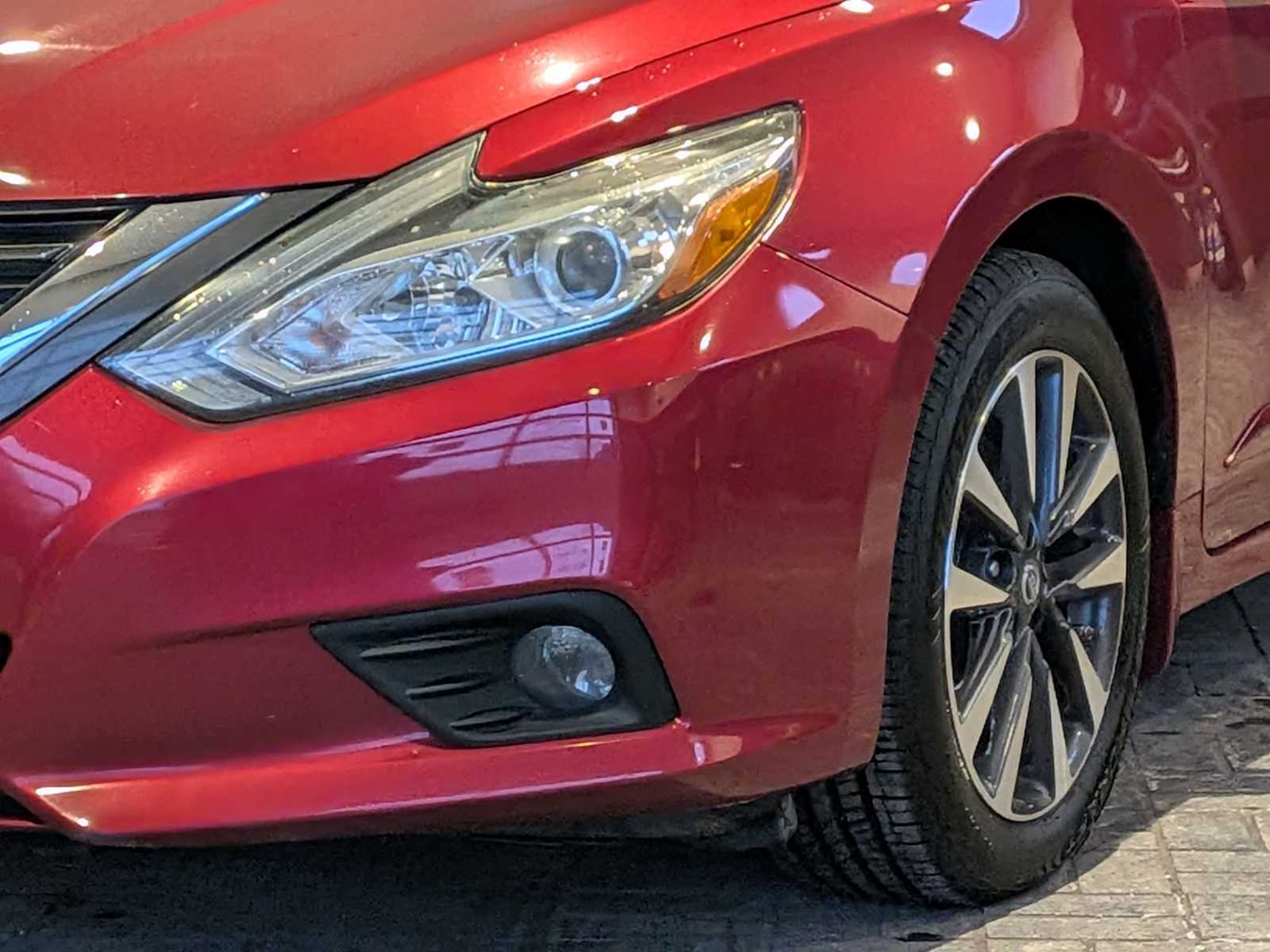 Thumbnail: 2016 Nissan Altima - 10