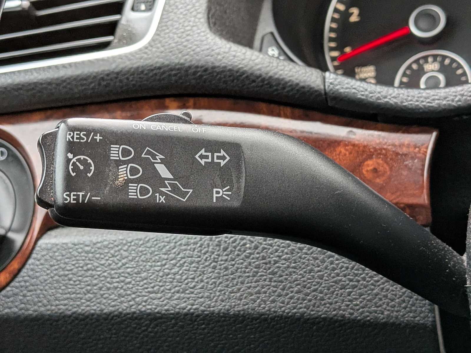 Thumbnail: 2013 Volkswagen Passat - 27