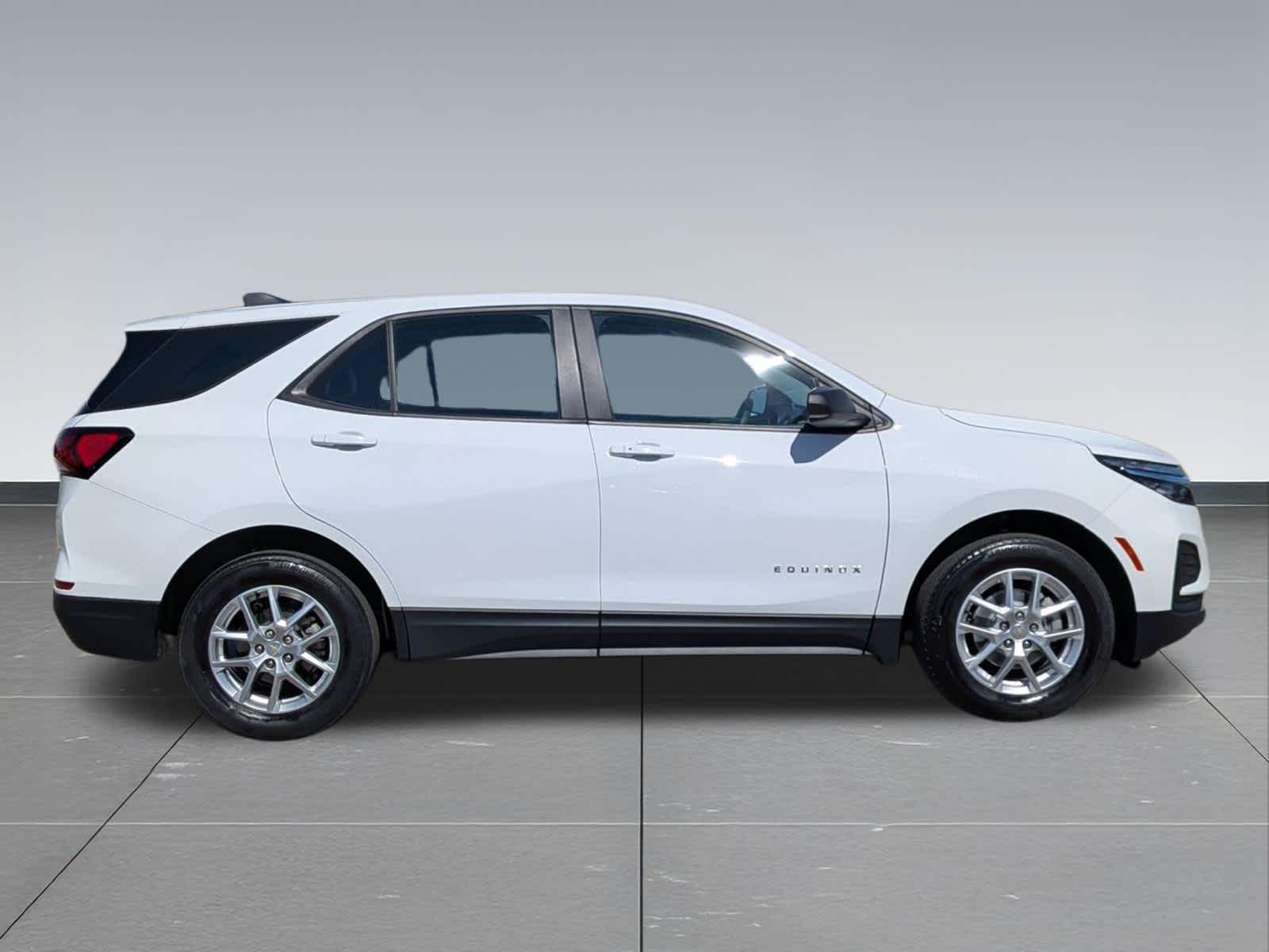 Thumbnail: 2022 Chevrolet Equinox - 5