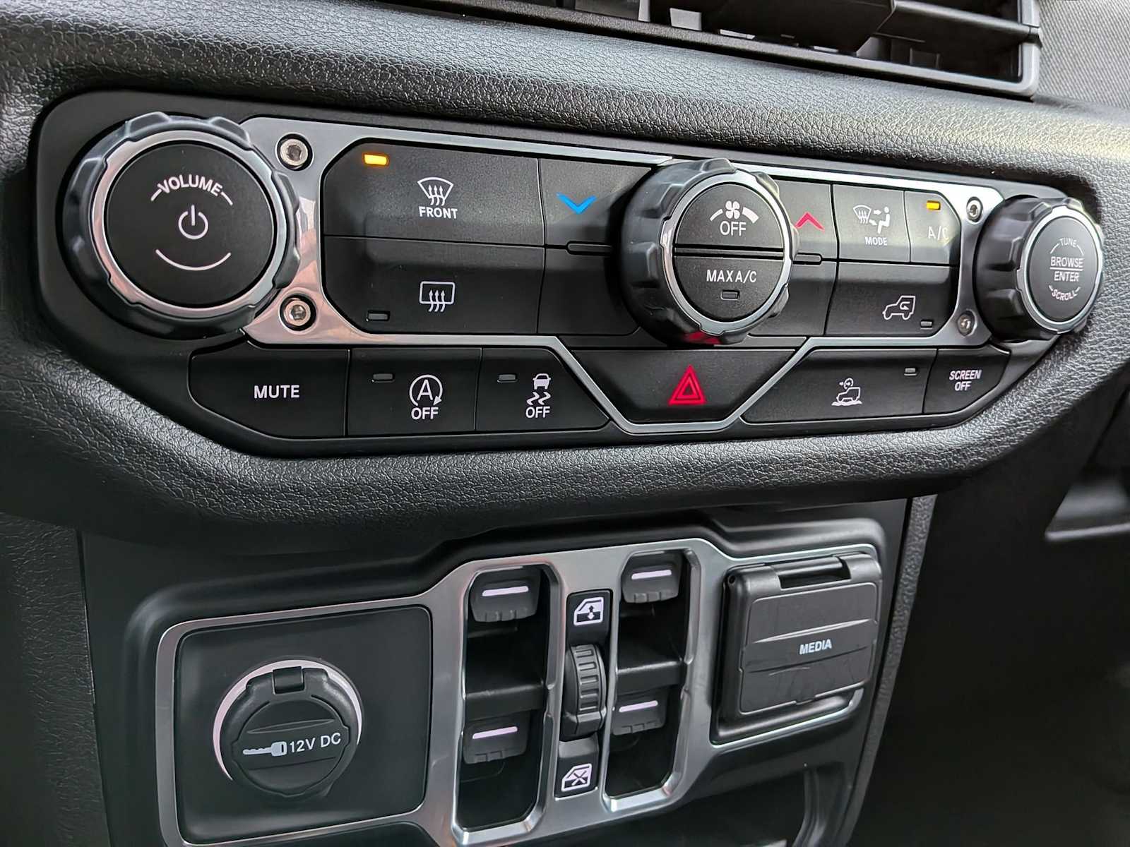 Thumbnail: 2024 Jeep Gladiator - 25