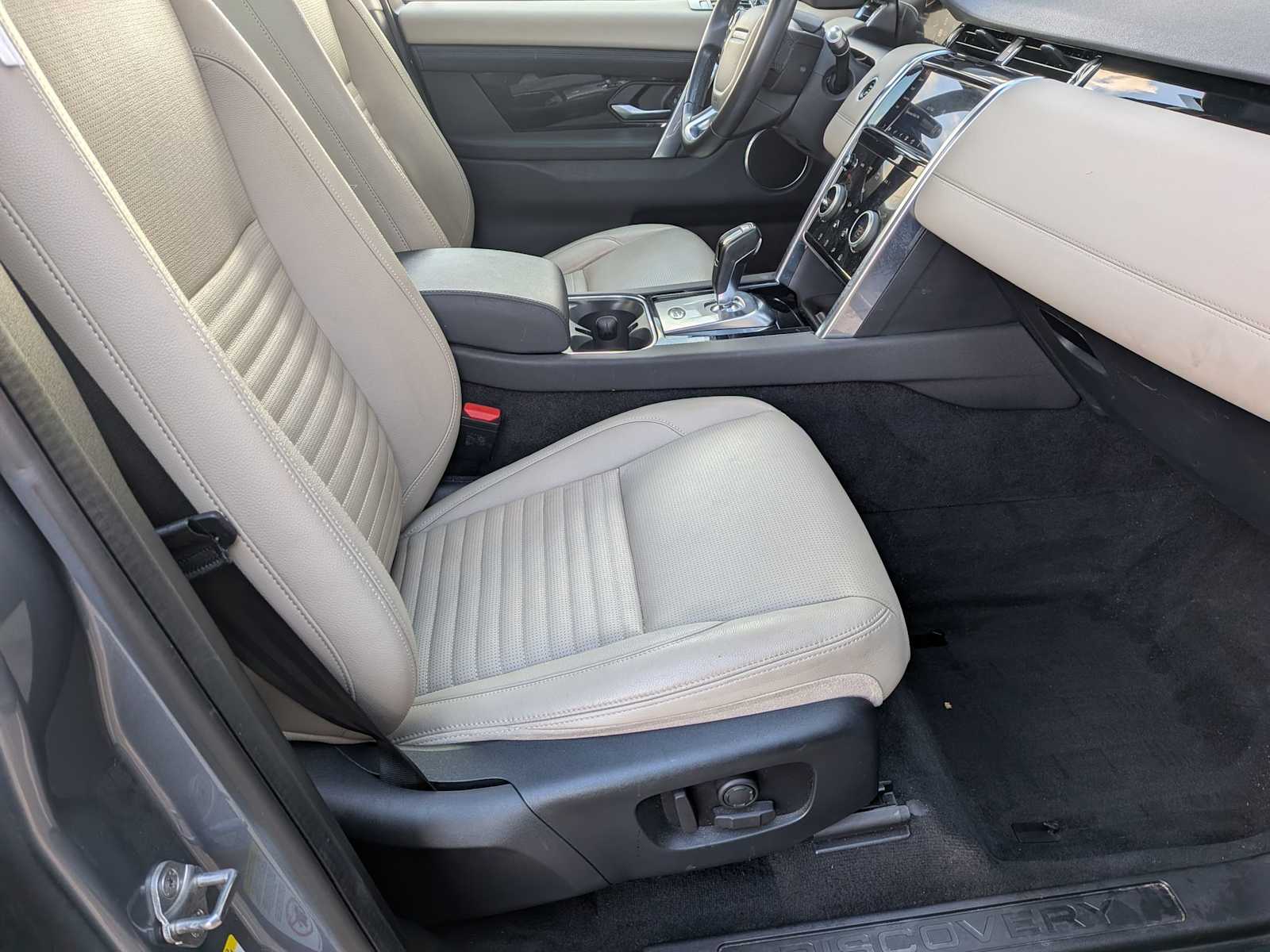 Thumbnail: 2020 Land Rover Discovery Sport - 21