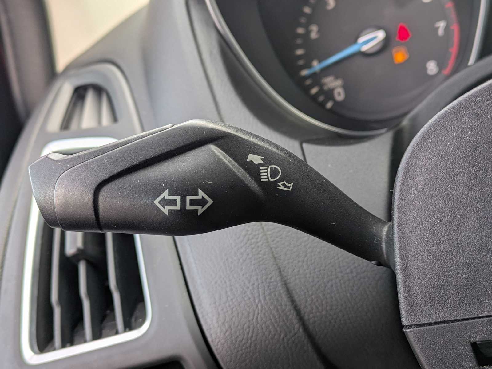 Thumbnail: 2016 Ford Focus - 25