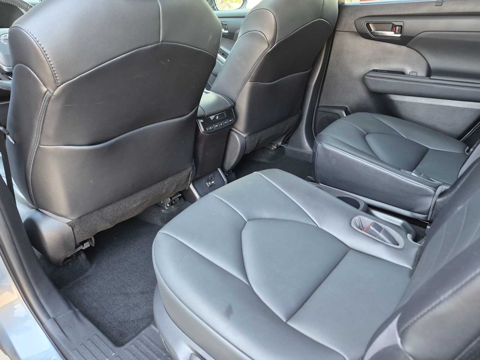 Thumbnail: 2021 Toyota Highlander - 16