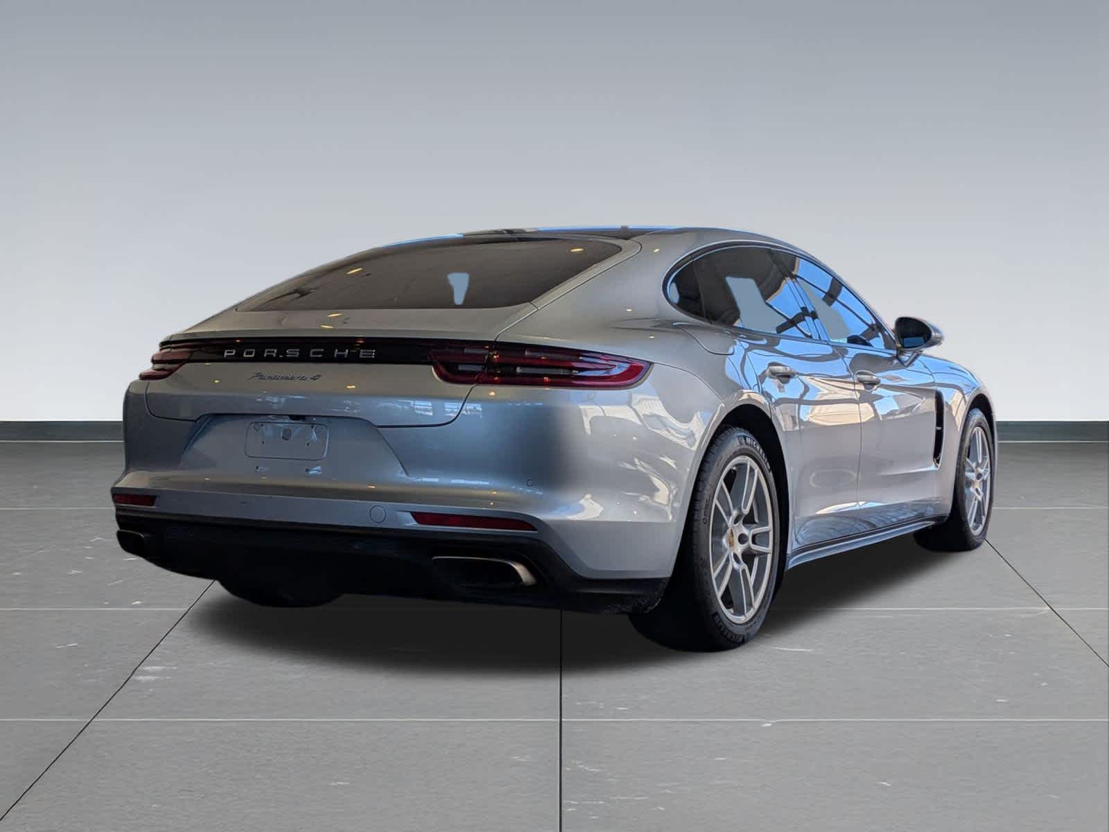 Thumbnail: 2017 Porsche Panamera - 6