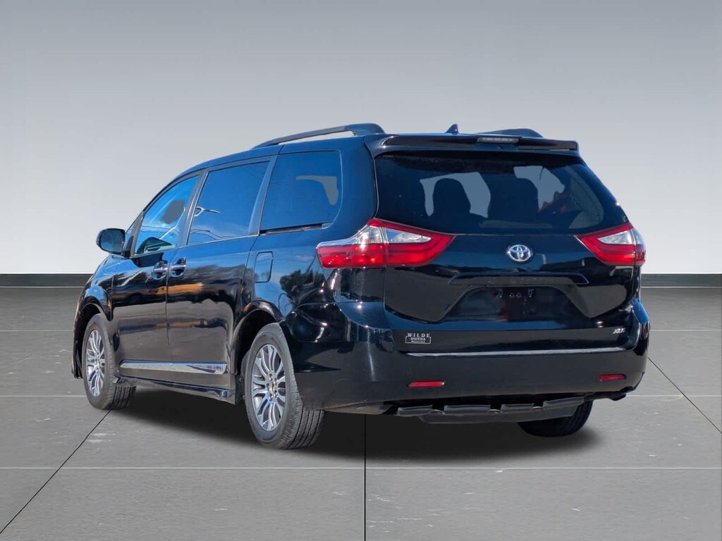Used 2018 Toyota Sienna XLE 8 Passenger Van Passenger Van