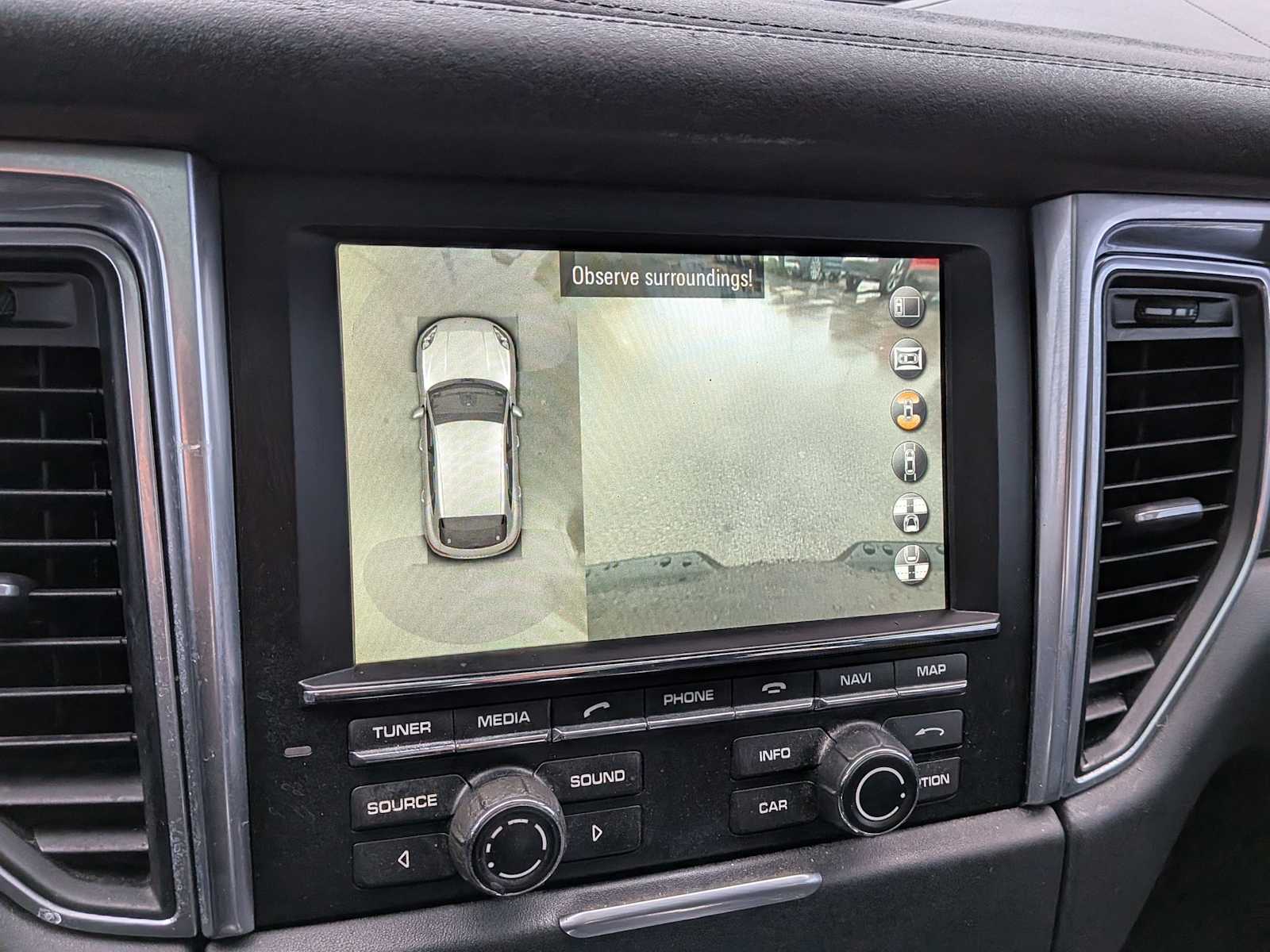 Thumbnail: 2016 Porsche Macan - 29