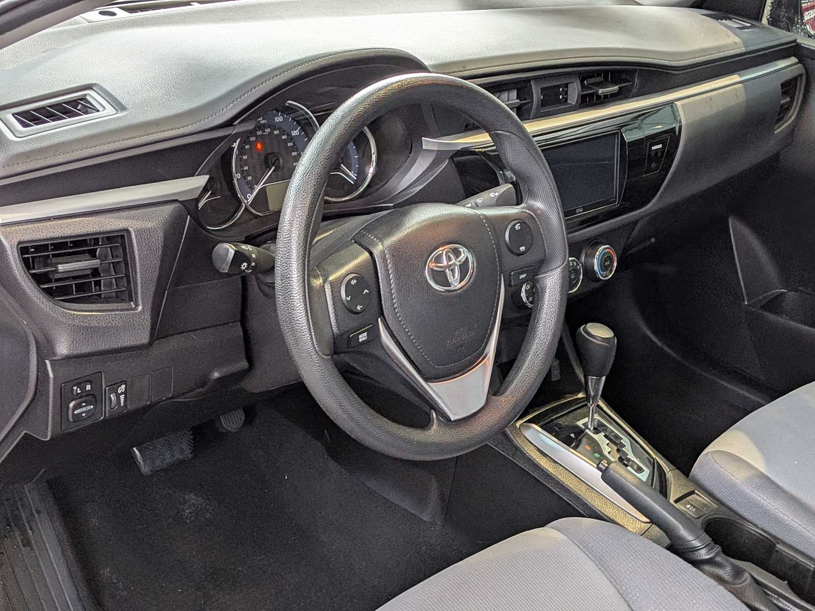Thumbnail: 2015 Toyota Corolla - 2