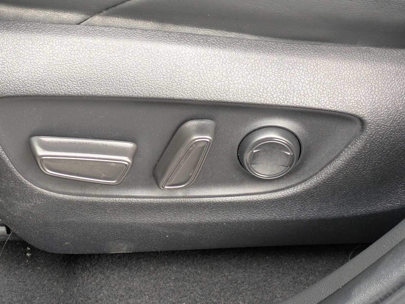 Thumbnail: 2023 Toyota RAV4 - 16