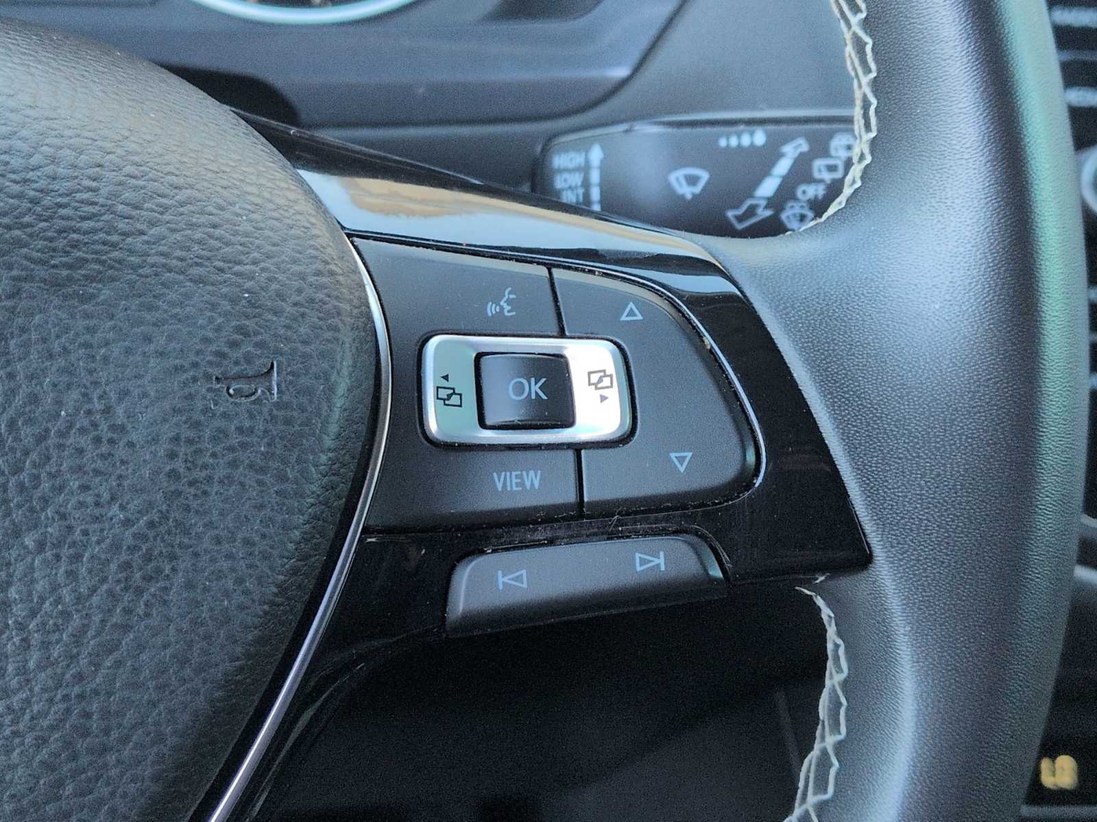 Thumbnail: 2021 Volkswagen Tiguan - 24