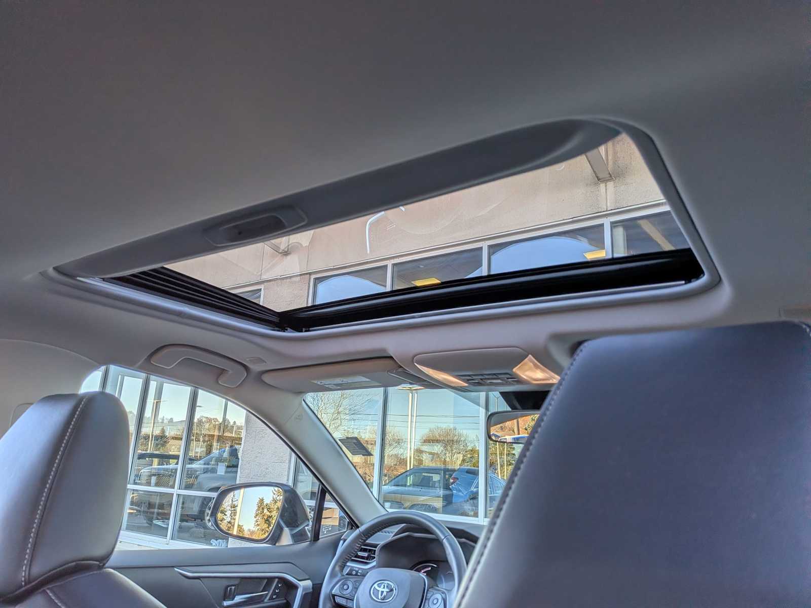 Thumbnail: 2023 Toyota RAV4 - 21