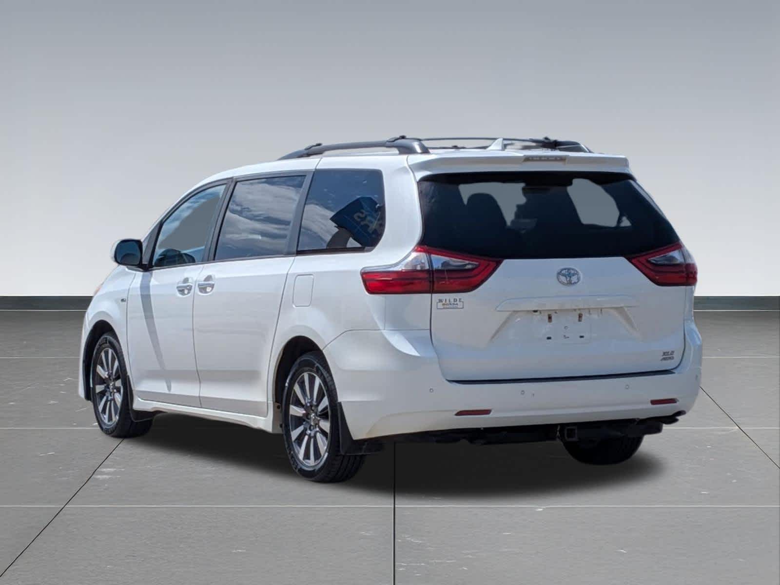 Thumbnail: 2020 Toyota Sienna - 3