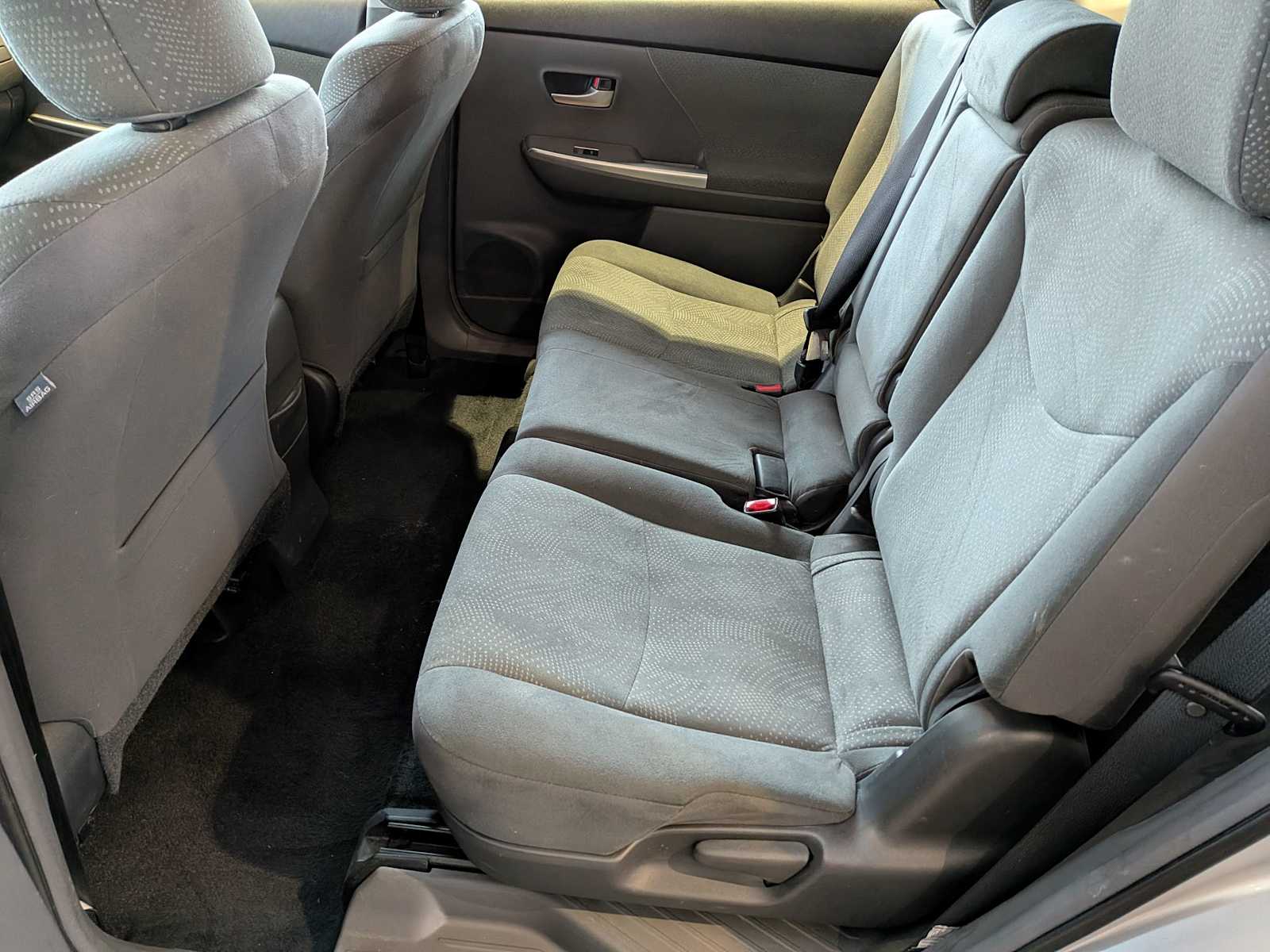 Thumbnail: 2014 Toyota Prius v - 17