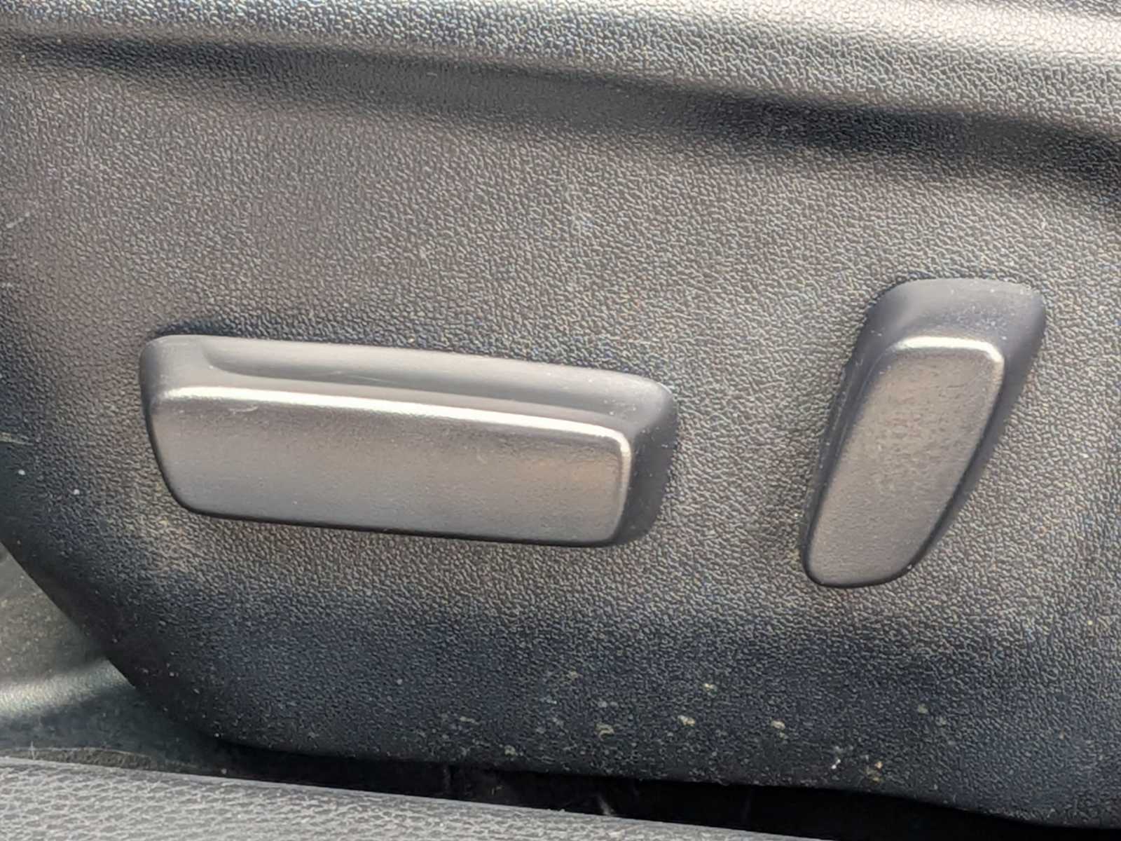 Thumbnail: 2016 Toyota Corolla - 16