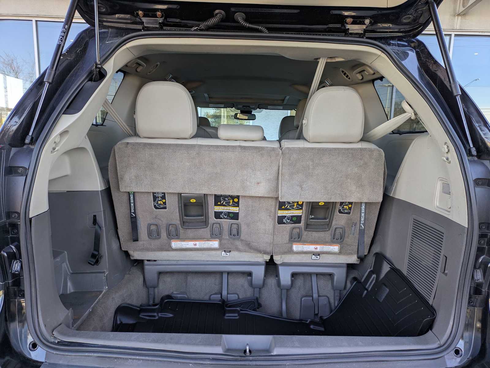 Thumbnail: 2018 Toyota Sienna - 32