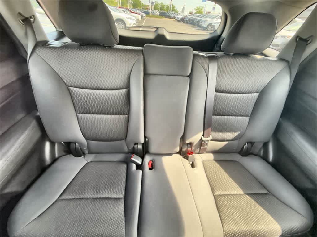 Thumbnail: 2012 Kia Sorento - 19