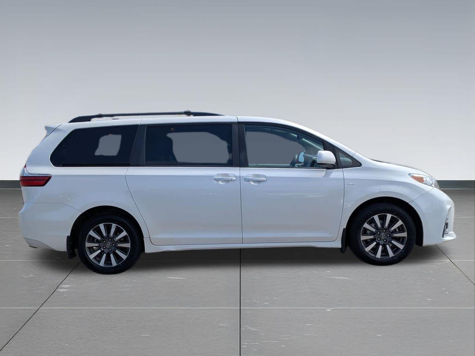 Thumbnail: 2020 Toyota Sienna - 6